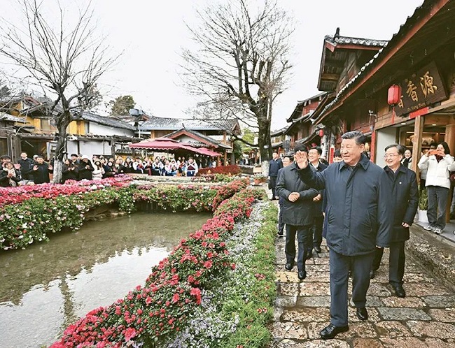 习近平：锲而不舍落实中央八项规定精神，以优良党风引领社风民风
